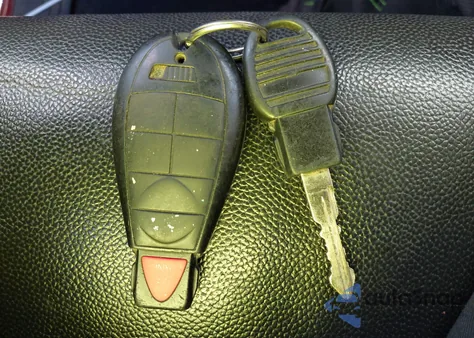 2012 Chrysler Town & Country Touring из США, поврежденный, VIN 2C4RC1BG7CR227128